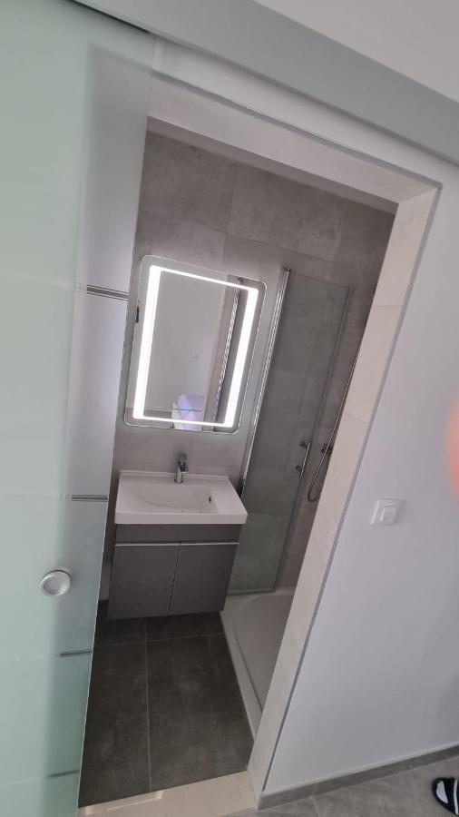 Room Airport Split Kaštela Buitenkant foto